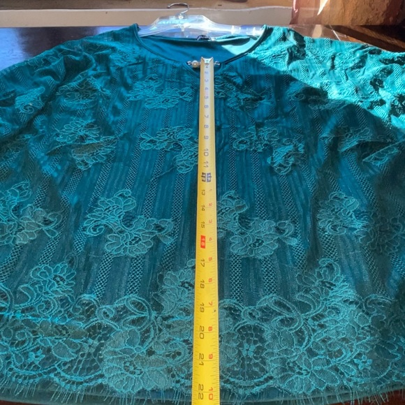 🔥3 for $23🔥 Green Layered Lace Blouse With Pearl Accent - Picture 5 of 8